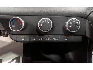 Miniature 28 Hyundai Elantra Essential BM 2022