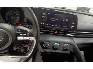 Miniature 31 Hyundai Elantra Essential BM 2022