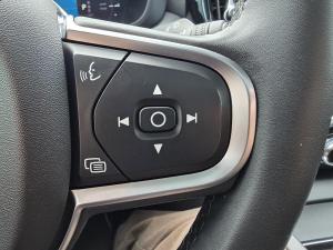 Miniature 10 Volvo XC60 T8 hybride rechargeable Core version foncée TIe 2024