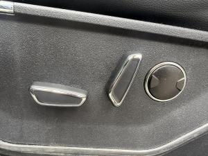 Miniature 8 Ford F-150 LARIAT cabine SuperCrew 4RM caisse de 6,5 pi 2023