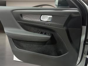Miniature 22 Volvo XC40 T5 R-Design* AWD* SIEGES CHAUFFANTS* AC* CRUISE* CAMERA* 2020
