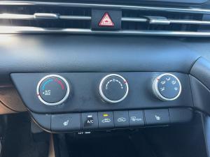Miniature 16 Hyundai Elantra Essential* Carplay* Sieges Chauffants* Camera* Cruise* 2023