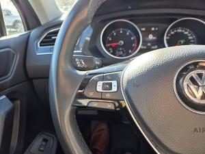 Miniature 18 Volkswagen Tiguan Comfortline *Toit Pano *Siege Chauffant *Cuir *Camera 2020