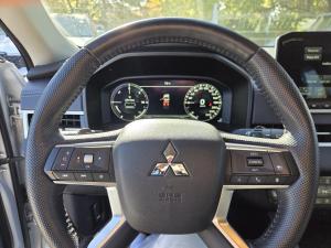 Miniature 14 Mitsubishi Outlander PHEV Es Phev *Cuir *7 Pass *Toit *Camera 360 *Carplay *Siege Chauffant 2024