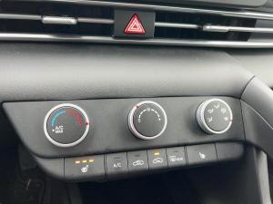 Miniature 16 Hyundai Elantra Essential* Sieges Chauffants* Carplay* Camera* 2026