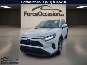 2022 Toyota Rav4 LE, Bancs chauffant, Propre - Image 1