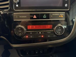 Miniature 23 Mitsubishi Outlander SE Touring AWC, V6, Remorquage 3500lbs 2019
