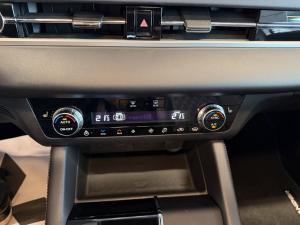 Miniature 26 Mitsubishi Outlander PHEV SEL S-AWC, Volant chauffant, Hayon électrique 2023