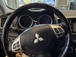 Miniature 15 Mitsubishi Lancer SE LTD TA berline 4 portes 2017