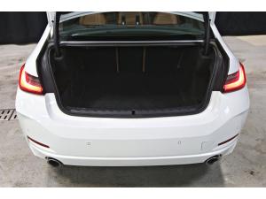 Miniature 9 BMW 330i xDrive Sedan 2023