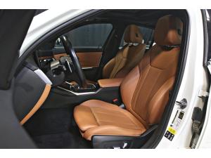 Miniature 16 BMW 330i xDrive Sedan 2023
