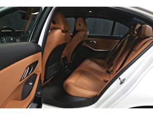 Miniature 17 BMW 330i xDrive Sedan 2023