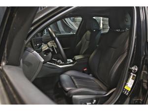 Miniature 16 BMW 330i 330i xDrive Berline 2023