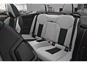 Miniature 17 BMW 4 Series Competition Cabriolet 2026