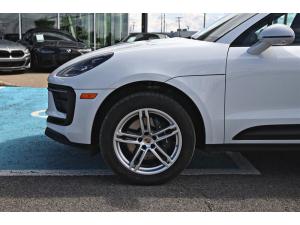 Miniature 7 Porsche Macan Ti 2024