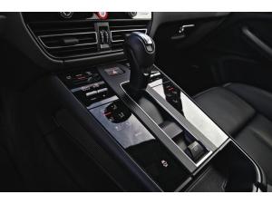 Miniature 13 Porsche Macan Ti 2024