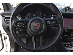 Miniature 16 Porsche Macan Ti 2024