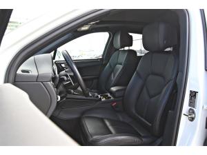 Miniature 18 Porsche Macan Ti 2024