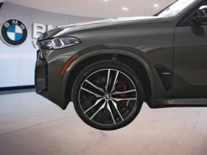 Miniature 6 BMW X5 M60i 2024