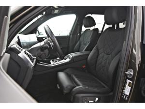 Miniature 16 BMW X5 M60i 2024