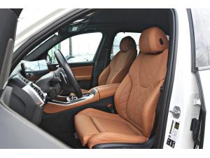 Miniature 16 BMW X5 M60i 2024