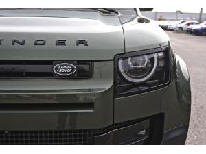 Miniature 5 Land Rover Defender 110 P300 S 2026