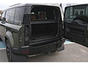 Miniature 10 Land Rover Defender 110 P300 S 2026
