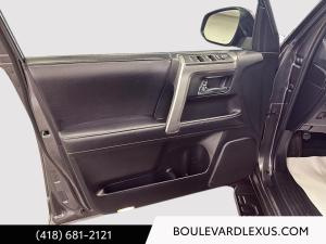 Miniature 8 Toyota 4Runner 4Runner SR5 V6 4 roues motrices 2019