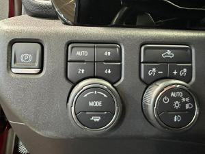 Miniature 18 Chevrolet Silverado 1500 LT Trail Boss cabine multiplace 4RM 157 po 2024