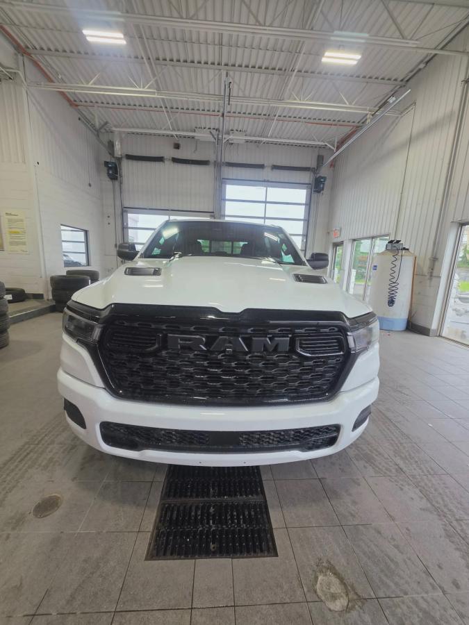 Image 1 RAM 1500 Black Express 2026
