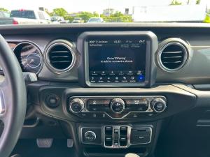 Miniature 15 Jeep Wrangler Sahara 4 portes 4x4 2023