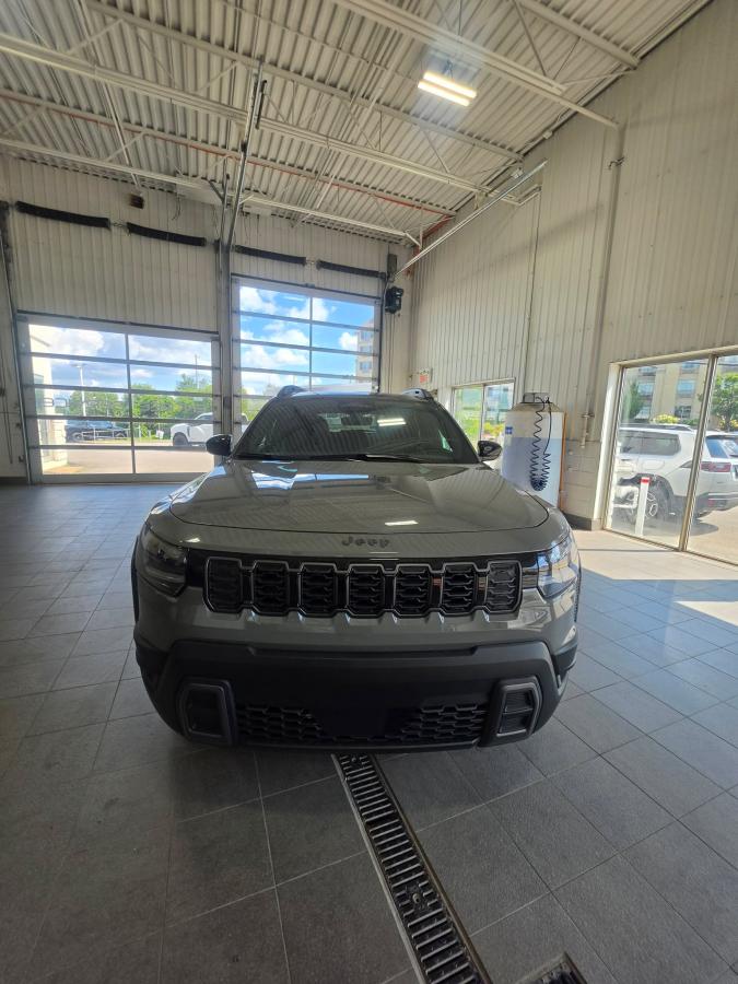 Image 1 Jeep Cherokee Laredo 2026