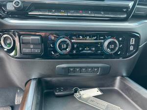 Miniature 17 Chevrolet Silverado 2500 HD High Country cabine multiplace 4RM 159 po 2025