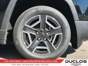 Miniature 10 Jeep Cherokee Laredo 2026