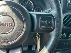Miniature 14 Jeep Wrangler 4 RM 2 portes Sport 2017
