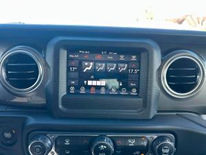 Thumbnail 17 Jeep Wrangler Unlimited Sahara 4x4 2021