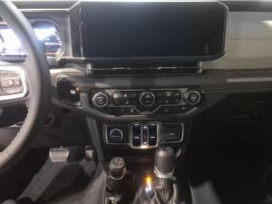 Thumbnail 18 Jeep Wrangler Sahara 4XE 2025