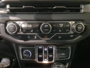 Thumbnail 19 Jeep Wrangler Sahara 4XE 2025