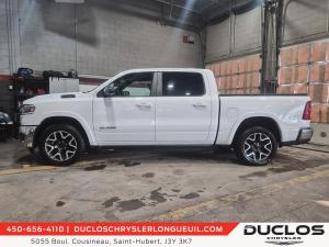Miniature 5 RAM 1500 Laramie cabine d'équipe 4x4 caisse de 5 pi 7 po 2025