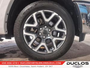 Miniature 10 RAM 1500 Laramie cabine d'équipe 4x4 caisse de 5 pi 7 po 2025