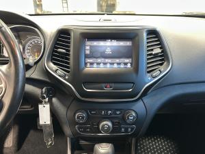 Miniature 23 Jeep Cherokee Sport 4x4 2021
