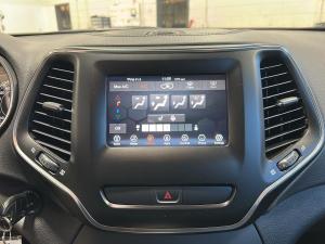 Miniature 24 Jeep Cherokee Sport 4x4 2021