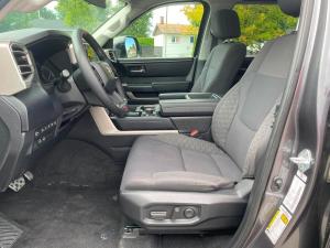 Miniature 6 Toyota Tundra SR5 CrewMax 4x4 caisse longue 2023