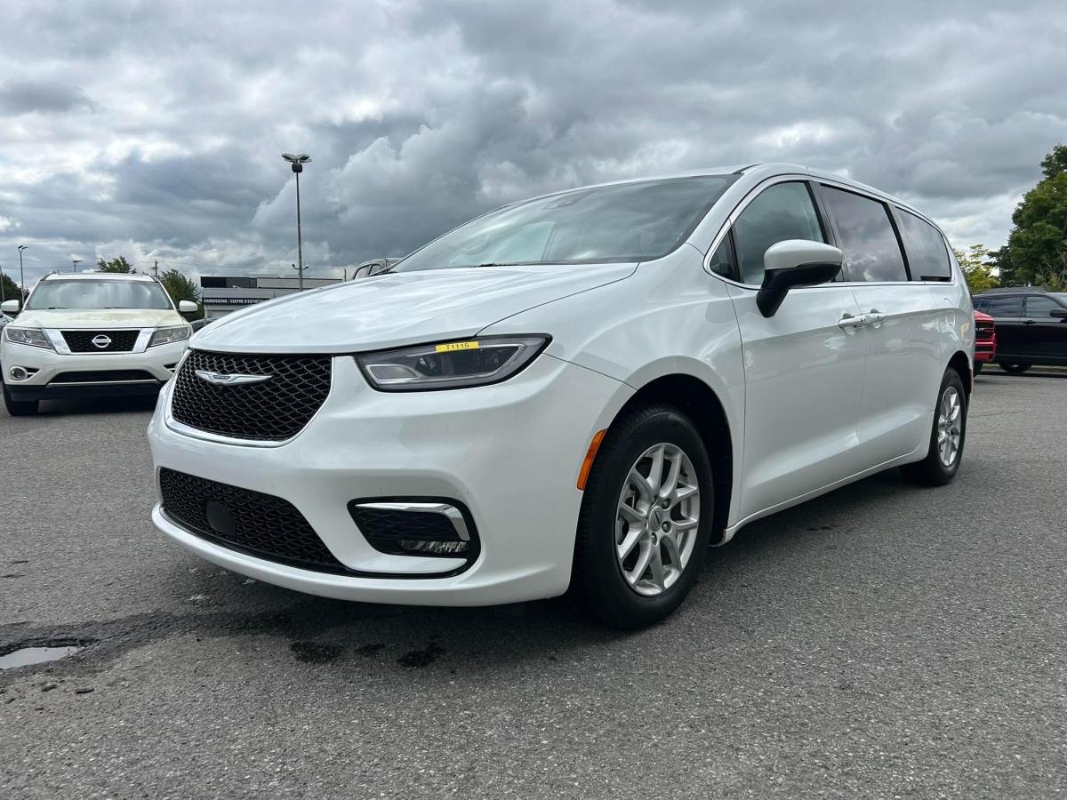 Image 1 Chrysler Pacifica Touring L TA 2023