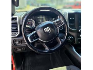 Miniature 10 RAM 1500 Big Horn cabine d'équipe 4x4 caisse de 5 pi 7 po 2020