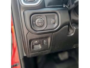 Miniature 13 RAM 1500 Big Horn cabine d'équipe 4x4 caisse de 5 pi 7 po 2020