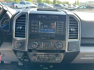 Miniature 14 Ford F-150 Cab SuperCrew 4RM 145 po Lariat 2016