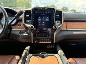 Miniature 10 RAM 2500 Limited Longhorn cabine d'équipe 4x4 caisse de 6 pi 4 po 2023