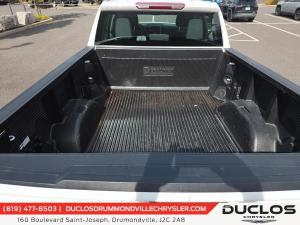 Miniature 8 GMC Sierra 1500 Pro 2025