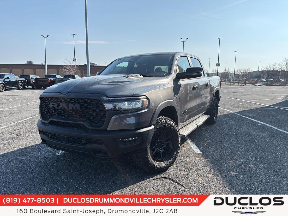 Image 1 RAM 1500 Rebel cabine d'équipe 4x4 caisse de 5 pi 7 po 2026